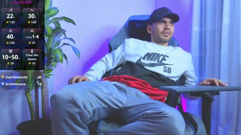 hamiltong12 online show from April 3, 12:17 am