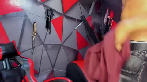 Hana and Zeta online show from November 4, 12:17 pm