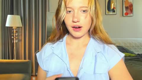 Snapshot of hanahwoods chatting on February 27, 12:03 am hanahwoods online show from February 27, 12:03 am