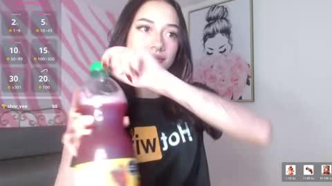 Hanaku  online show from May 28, 9:35 pm
