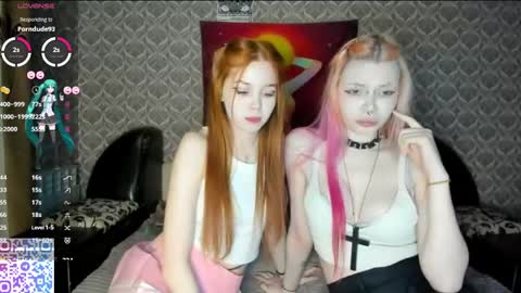 Tori and Asuna online show from April 16, 8:09 pm