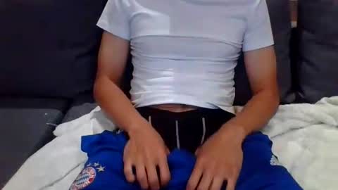 HandsomeStranger online show from June 23, 12:51 am