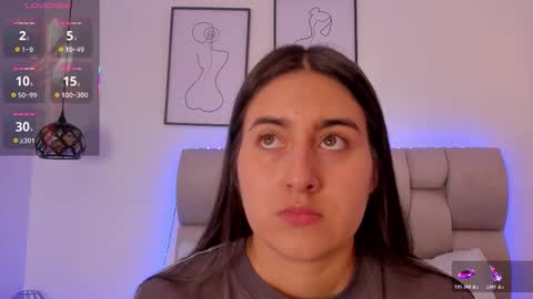 hanna__evans_ online show from March 16, 12:42 pm