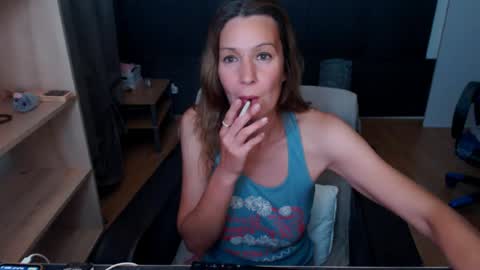 hanna_ha online show from June 25, 8:03 pm