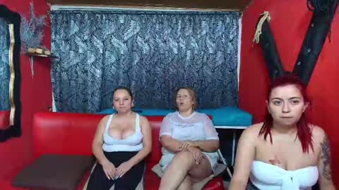 Snapshot of hanna_mature01 chatting on March 1, 12:28 am Hanna online show from March 1, 12:28 am