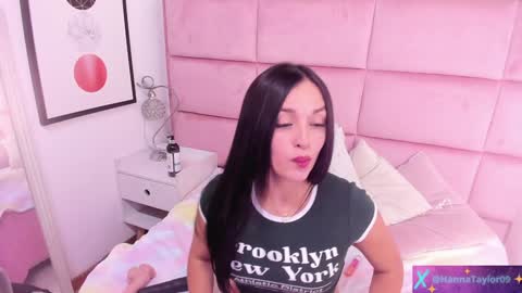 Snapshot of hanna_taylorr chatting on February 7, 11:12 am  Hanna  online show from February 7, 11:12 am