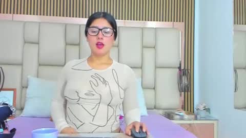 Snapshot of hannaclaire chatting on September 20, 7:11 am HannaClaire online show from September 20, 7:11 am