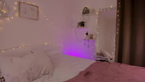 HannahIm a simple girl who likes gifts Lovense is activeThere are legends that in this room all your wish can come true online show from January 10, 7:25 am