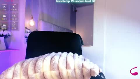 hannadanniels online show from July 17, 3:14 pm