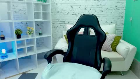 Snapshot of hannah__jackson chatting on October 15, 11:44 am Hannah online show from October 15, 11:44 am