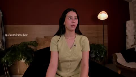 Hannah online show from November 4, 8:54 pm