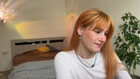 hannah levis  online show from May 5, 8:42 am