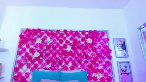 Hannah Miller online show from October 1, 2:38 pm