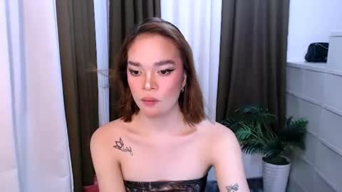 HANNAH online show from May 24, 2:08 am