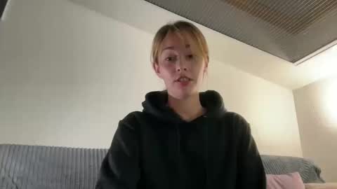Snapshot of hannahinto chatting on October 13, 3:47 pm hannahinto online show from October 13, 3:47 pm