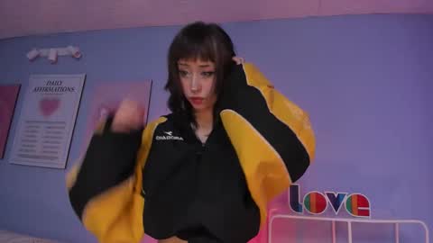 Hannah online show from March 12, 12:53 pm