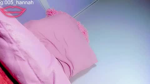 Snapshot of hannahsmit_ chatting on October 19, 7:57 am hannahsmit_ online show from October 19, 7:57 am