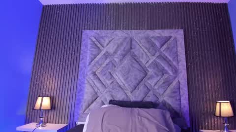 hannyk_ online show from October 8, 12:44 pm