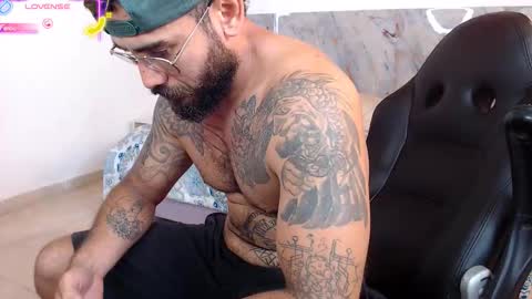 hanz_col online show from December 4, 7:02 pm