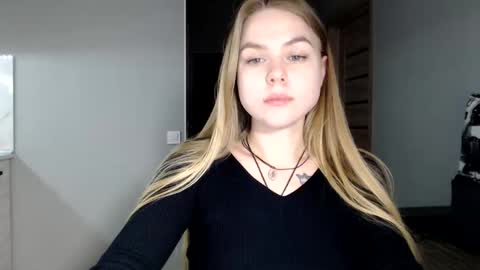 happy_fox_ online show from March 25, 9:54 pm