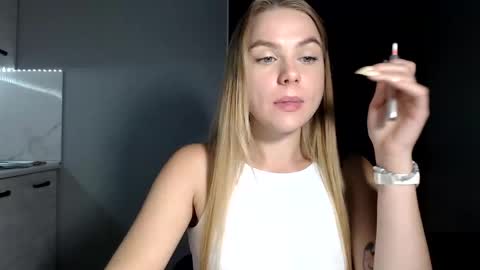 happy_fox_ online show from October 12, 5:59 pm