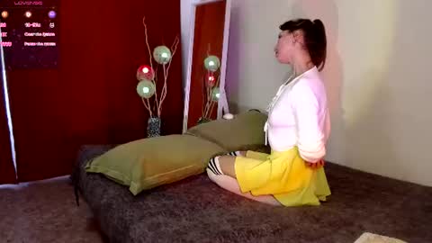 happy_peach online show from June 24, 3:35 am
