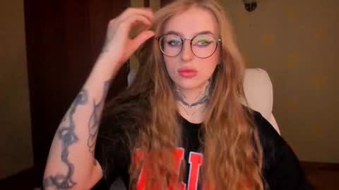 Julia online show from December 22, 5:25 am