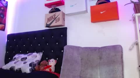 harley_quinnn111 online show from February 13, 7:31 pm