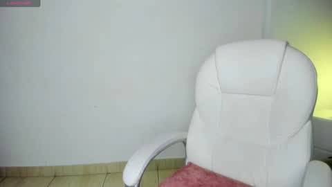 Snapshot of harleyqueen_robbie chatting on January 23, 11:26 pm harleyqueen_robbie online show from January 23, 11:26 pm