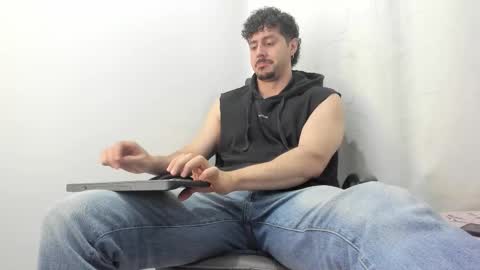 Snapshot of harrydaviss chatting on October 15, 3:32 am alpha online show from October 15, 3:32 am