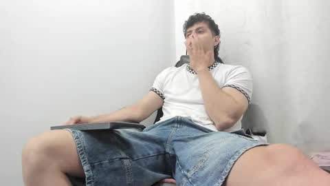 Snapshot of harrydaviss chatting on October 8, 5:02 am alpha online show from October 8, 5:02 am