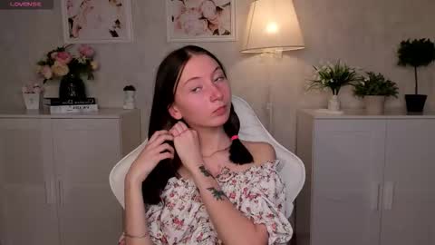 Snapshot of havefunwithmee_ chatting on October 10, 9:37 am Lola online show from October 10, 9:37 am