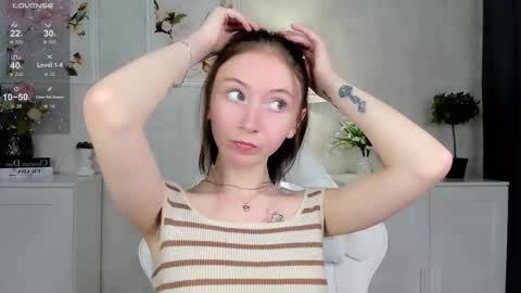 Snapshot of havefunwithmee_ chatting on October 15, 9:10 am Lola online show from October 15, 9:10 am