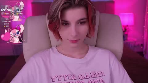 haylaamber online show from February 18, 7:10 am