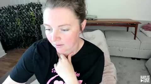 Haylee Love online show from June 8, 7:04 pm