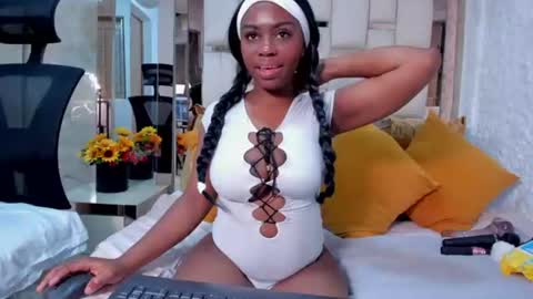 hazel_lanee online show from July 9, 7:45 am