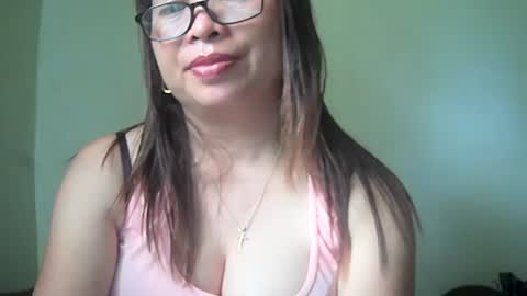 Snapshot of hazeldhane chatting on March 7, 6:57 am hazeldhane online show from March 7, 6:57 am