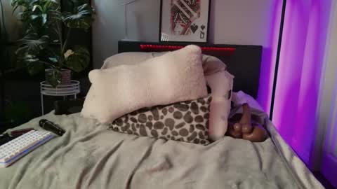 Hazeleo online show from October 18, 11:31 pm