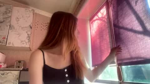 Lili online show from April 28, 12:09 pm