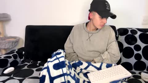 Salome and Laia online show from December 19, 8:45 am