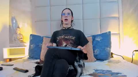 Snapshot of hecate1_ chatting on October 5, 7:43 pm Keira Hecate online show from October 5, 7:43 pm