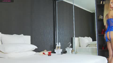 Helen online show from April 4, 1:29 pm