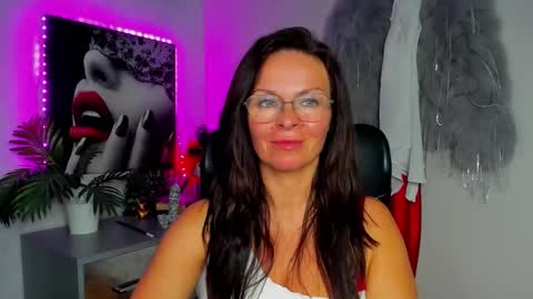 Helen online show from June 9, 6:07 pm
