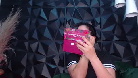 Helena Saenz online show from December 18, 12:44 pm