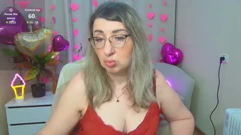 helenenigma online show from February 12, 7:39 pm