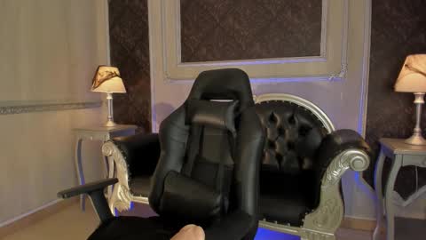 Snapshot of helenstanfordd chatting on October 17, 1:59 pm Helen or Hells online show from October 17, 1:59 pm