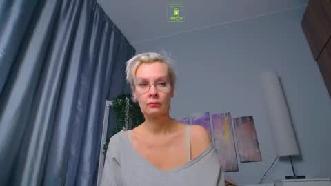 Snapshot of helgahimmele chatting on February 14, 9:56 am Helga online show from February 14, 9:56 am