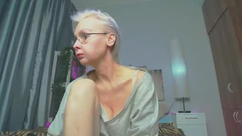 Snapshot of helgahimmele chatting on February 28, 11:12 pm Helga online show from February 28, 11:12 pm