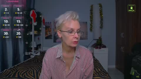 Snapshot of helgahimmele chatting on December 25, 3:49 pm Helga online show from December 25, 3:49 pm