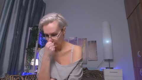 Snapshot of helgahimmele chatting on January 27, 6:41 am Helga online show from January 27, 6:41 am